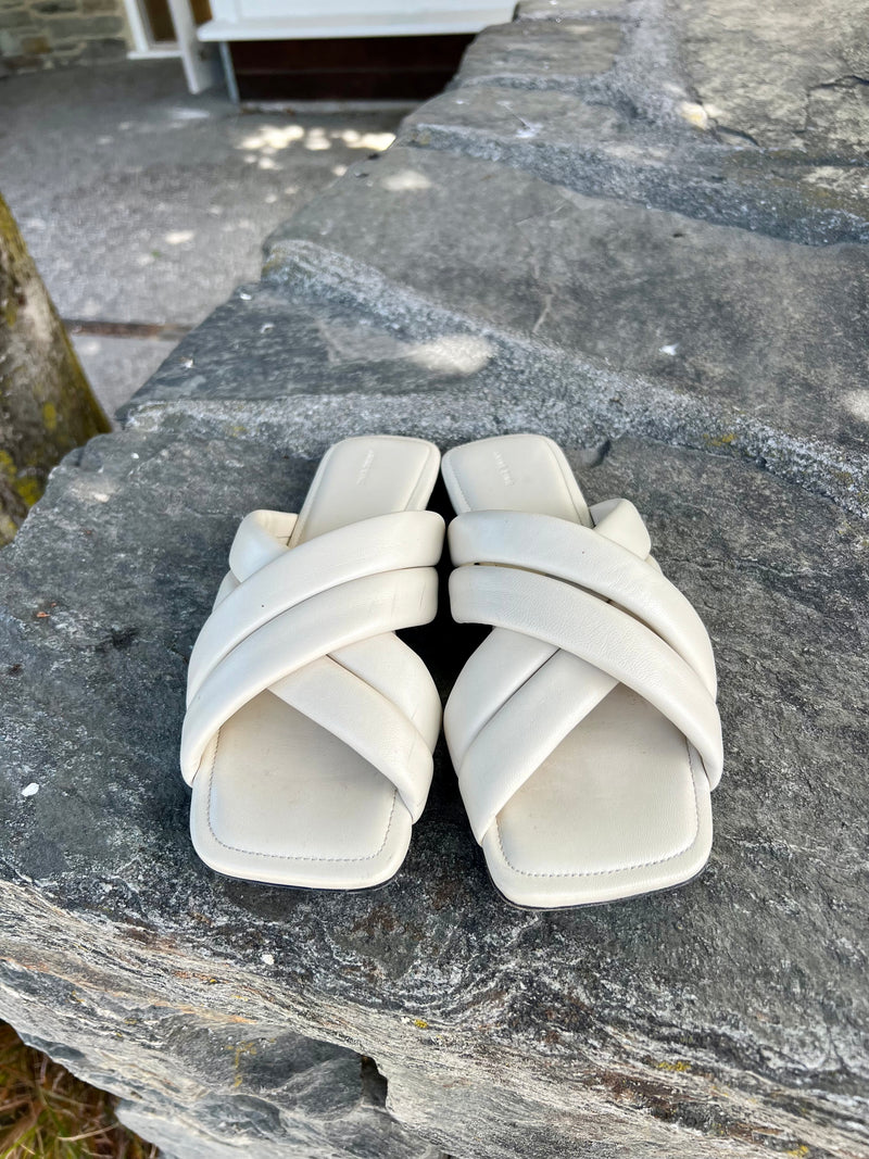 ANINE BING Eve Flat Sandals Cream EU39 Bunnies